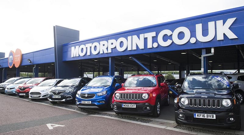 counting customer cars at Motoropoint car dealership