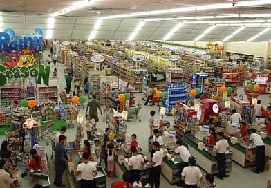Excluding staff in people counts in supermarket